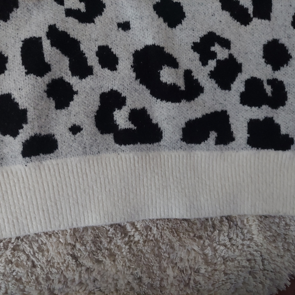 Sweet Lovely By Jen Long Sleeve v-neck sweater - Picture 3 of 5